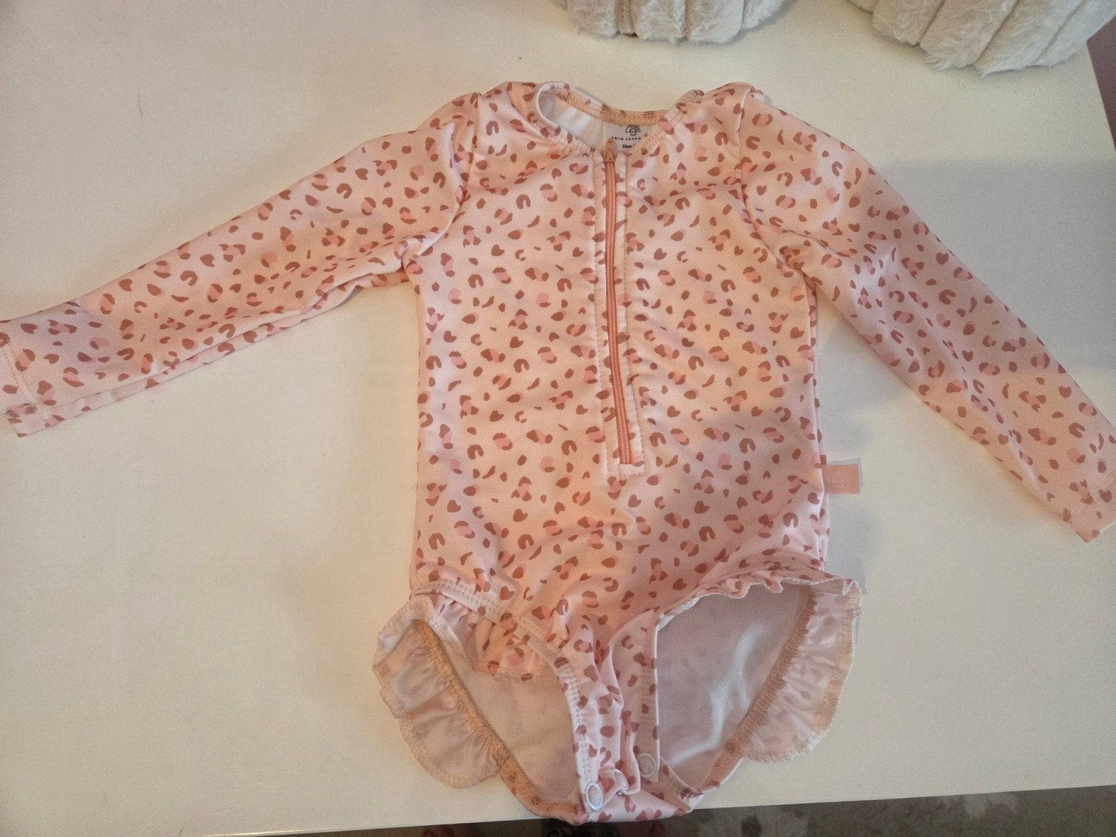 Oudroze UV-badpak met panterprint en ruffles maat 74/80, Ophalen, Nieuw, Swim Essentials, Meisje