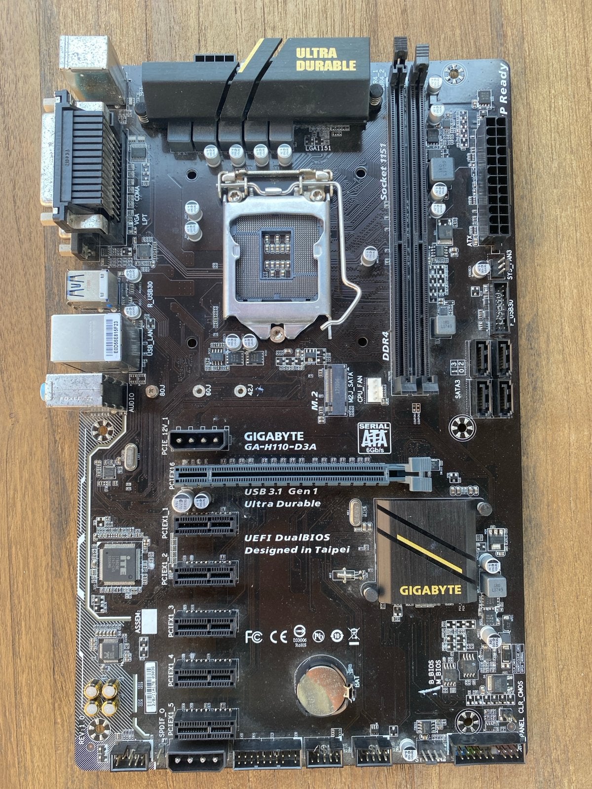 GIGABYTE GA-H110-D3A Moederbord - Defect, Computers en Software, Moederborden, Zo goed als nieuw, DDR4, Ophalen of Verzenden