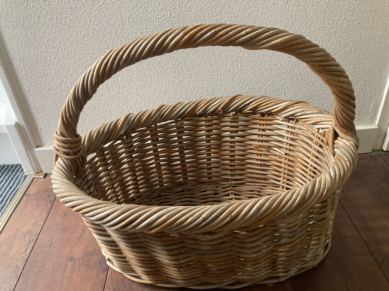 Rieten mand met hengsel, Ophalen, Gebruikt, Rechthoekig, Riet
