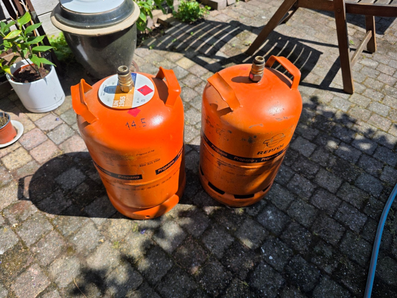 Spaanse gasflessen(leeg) van Repsol, Ophalen