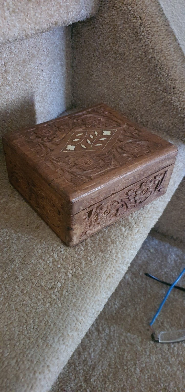 Handgesneden houten doosje met inlegwerk, Ophalen of Verzenden