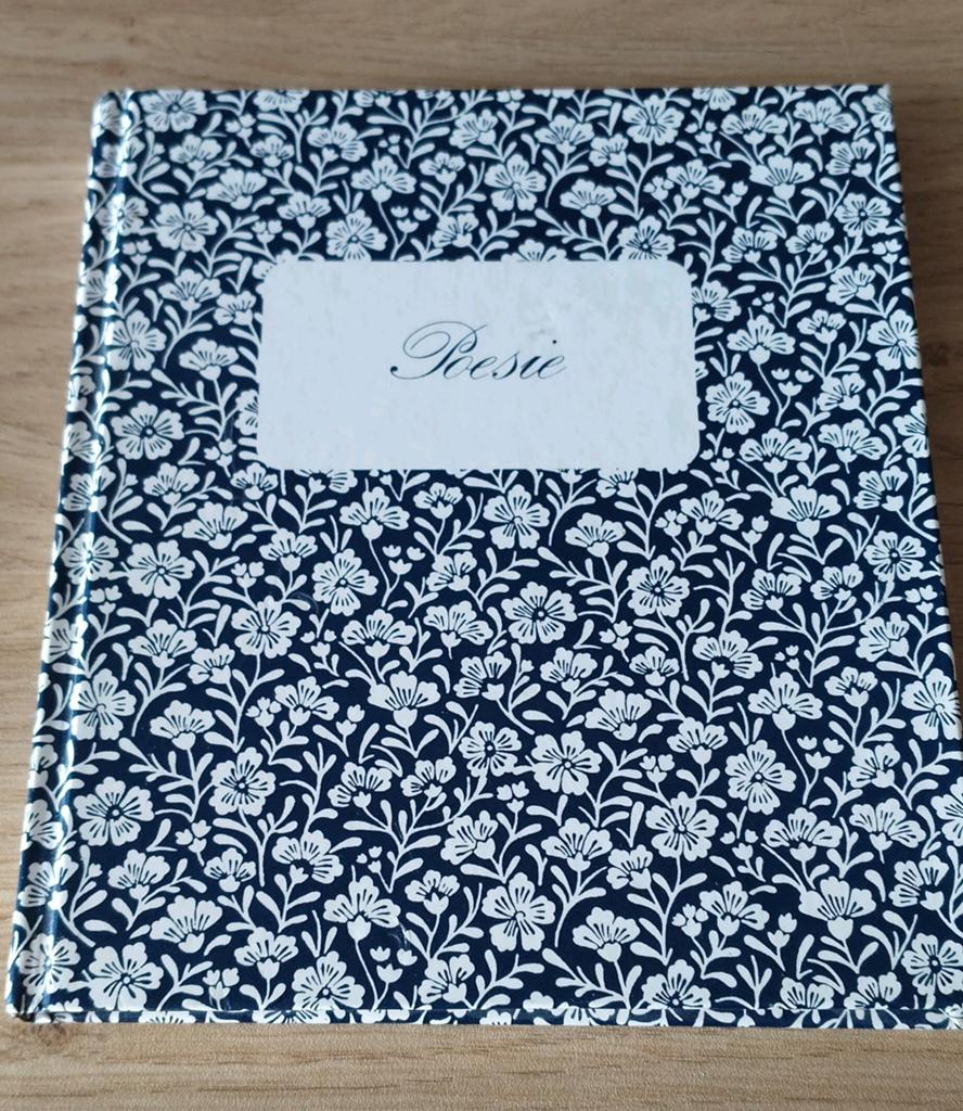 VINTAGE POESIE ALBUM BLAUW MET WITTE BLOEMEN, Verzenden, Zo goed als nieuw