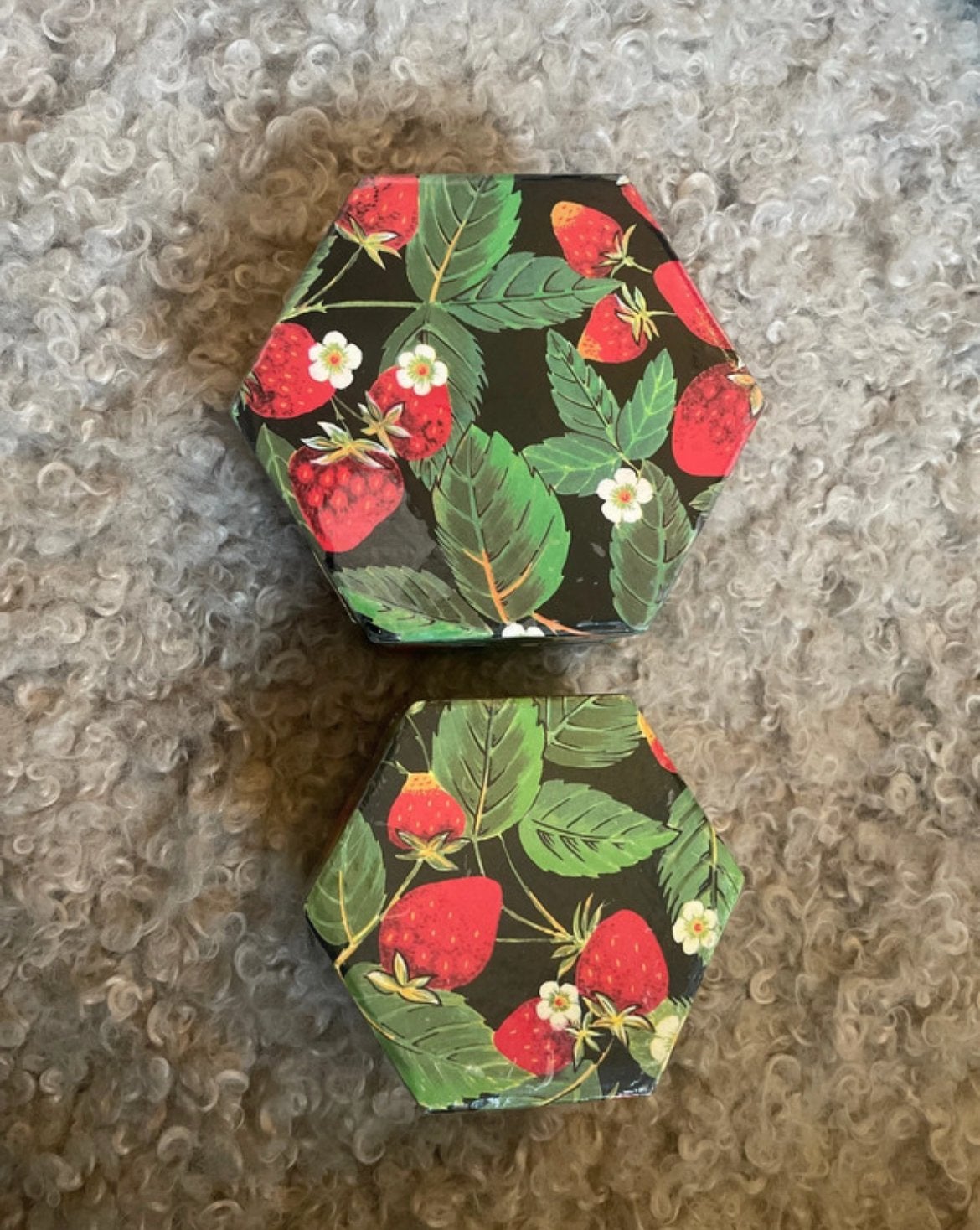 Set van 2 aardbeien doosjes - decoratief en praktisch, Overige materialen, Minder dan 50 cm, Gebruikt, Ophalen of Verzenden