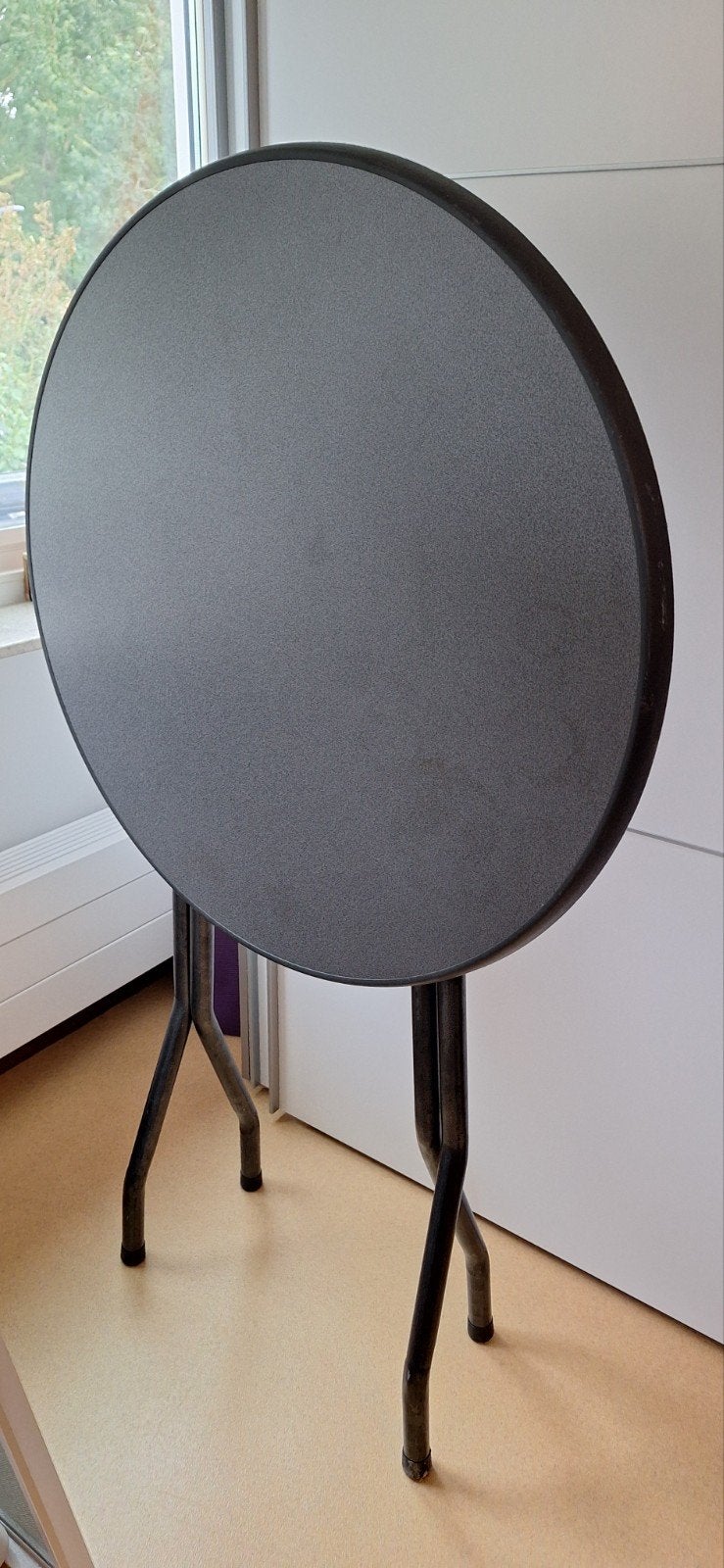 Ronde sta klaptafel - Ideaal voor kleine ruimtes, Ophalen, Modern en functioneel, Gebruikt, 50 tot 100 cm