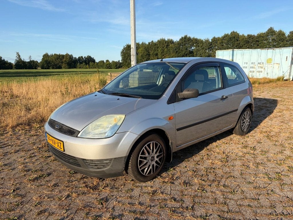 Ford Fiësta 1.3 8V 3DR 2004 Grijs - APK 01-08-2027, Stof, 40 €/maand, 4 cilinders, Origineel Nederlands
