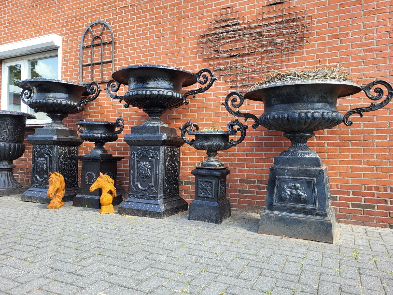Gietijzeren tuinvazen tuinvaas bloempot bloembak op sokkel, Tuin en Terras, Ophalen of Verzenden, Nieuw