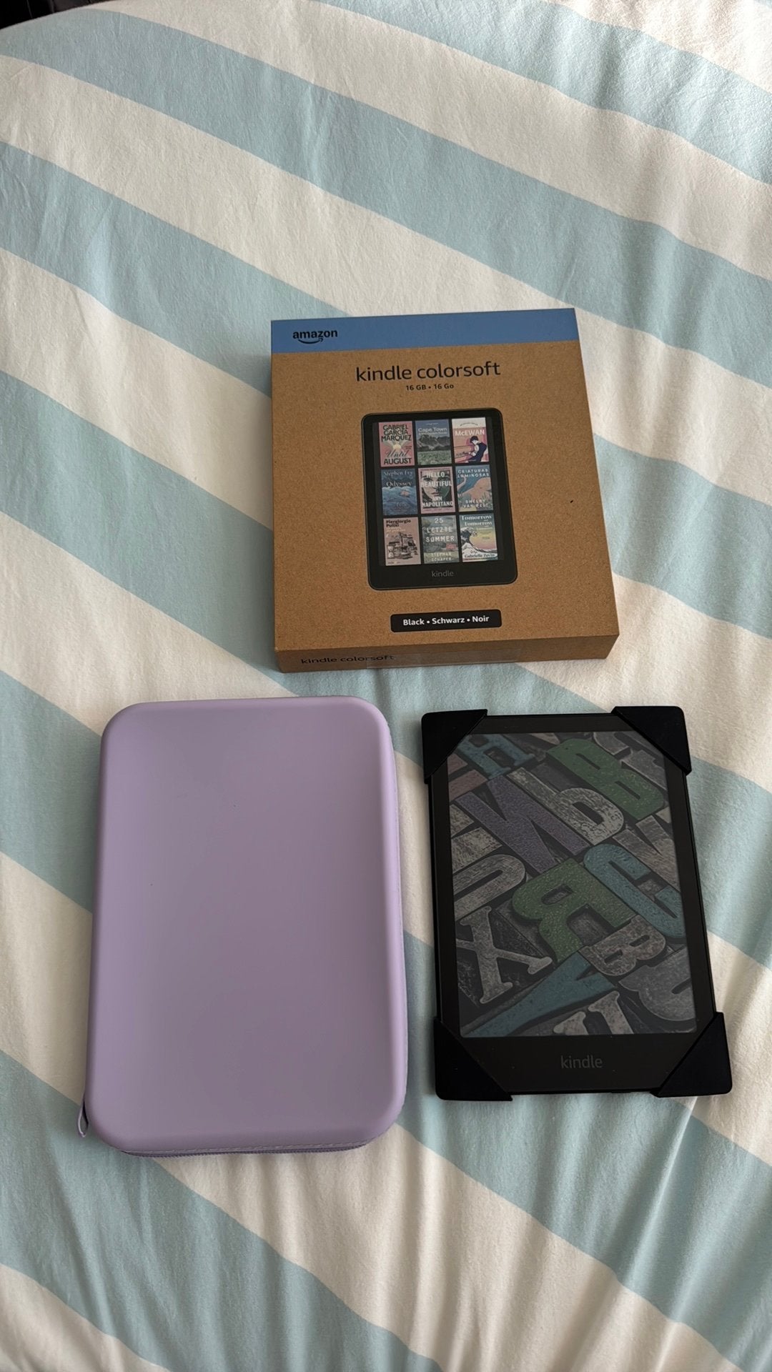 Kindle Colorsoft 16GB + Strapsicle accessories, Computers en Software, E-readers, Ophalen, Zo goed als nieuw