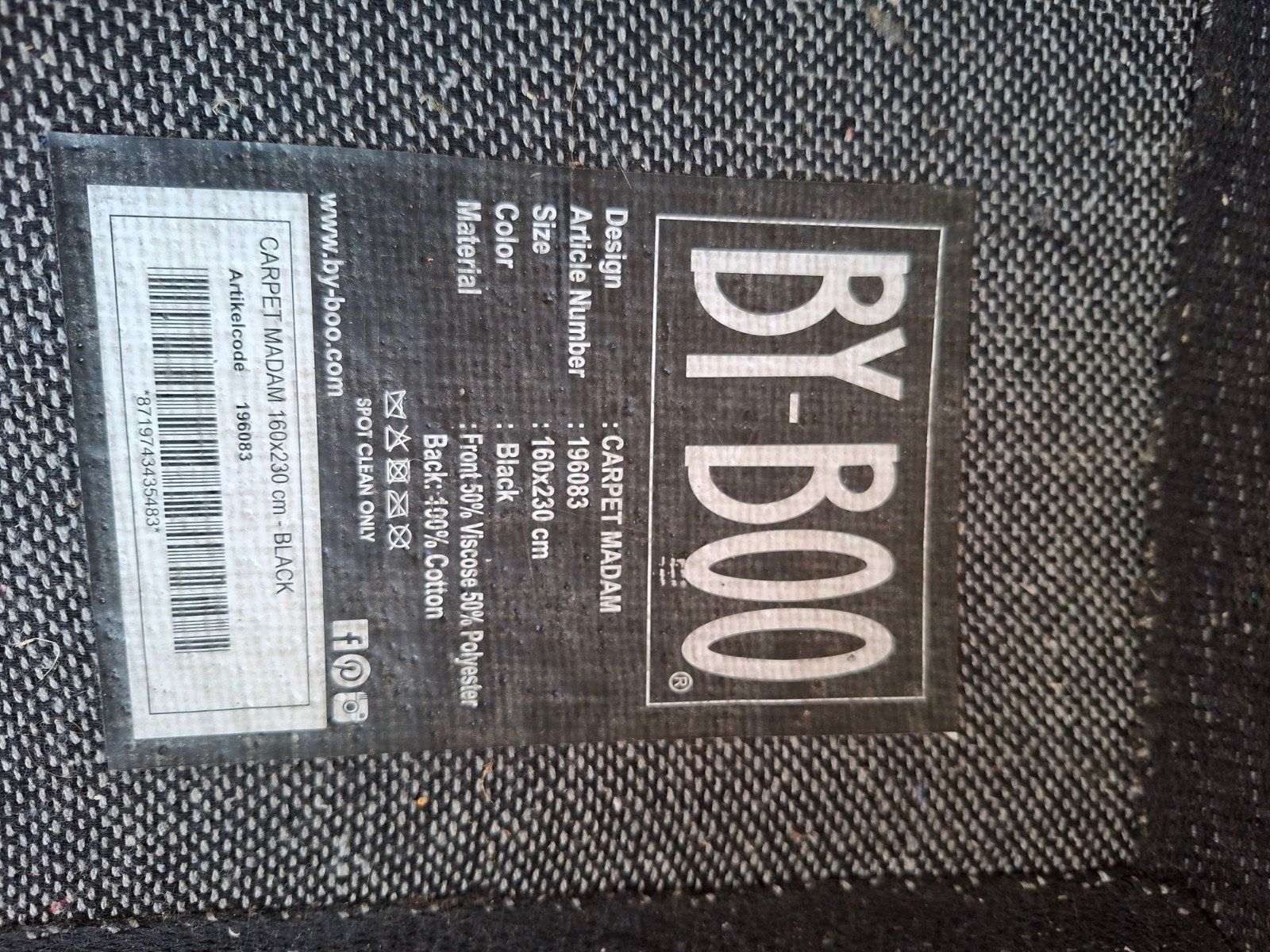 Zwart zacht kleed van BY-BOO te koop., Ophalen, Zo goed als nieuw