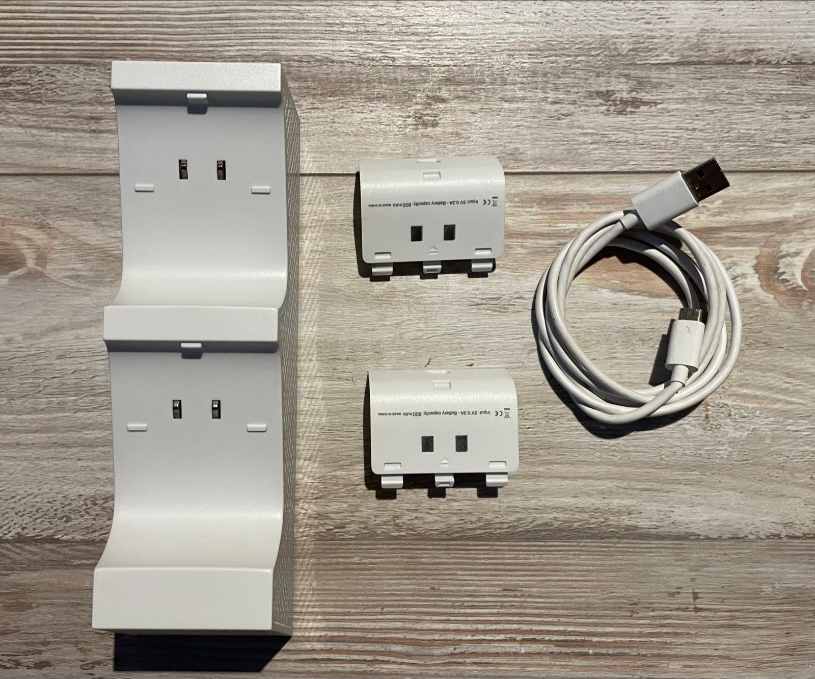 Oplaadstation met batterijen voor Xbox One/Series controller, Spelcomputers en Games, Spelcomputers | Xbox | Accessoires, Xbox Series S