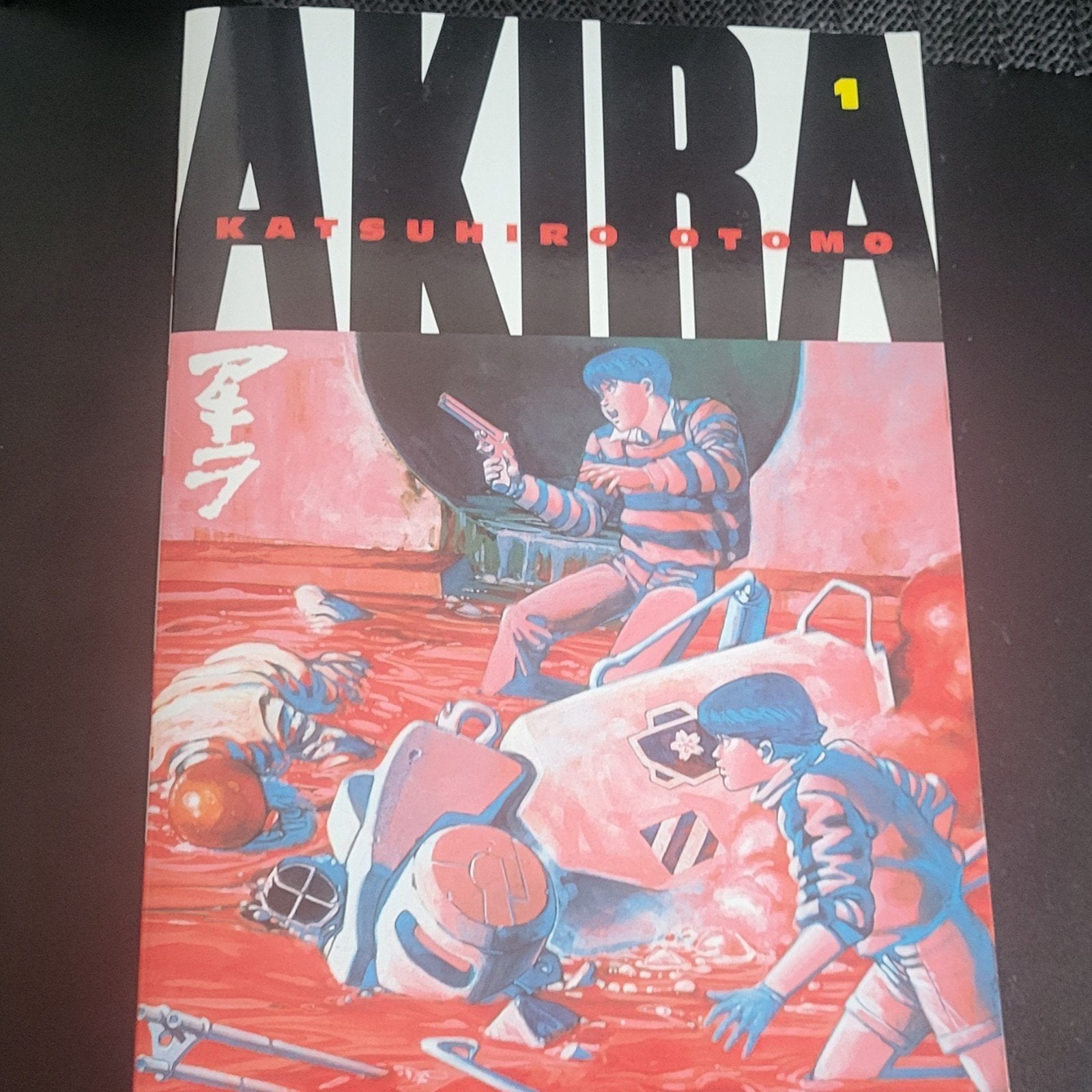 Akira Volume 1, Eén comic, Ophalen of Verzenden, Zo goed als nieuw, Japan (Manga)
