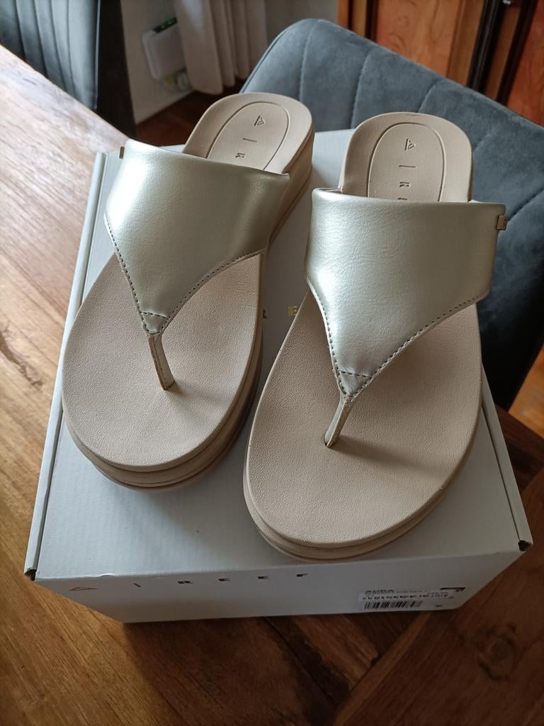 Gold dames slippers mt 41, Ophalen of Verzenden, Zo goed als nieuw
