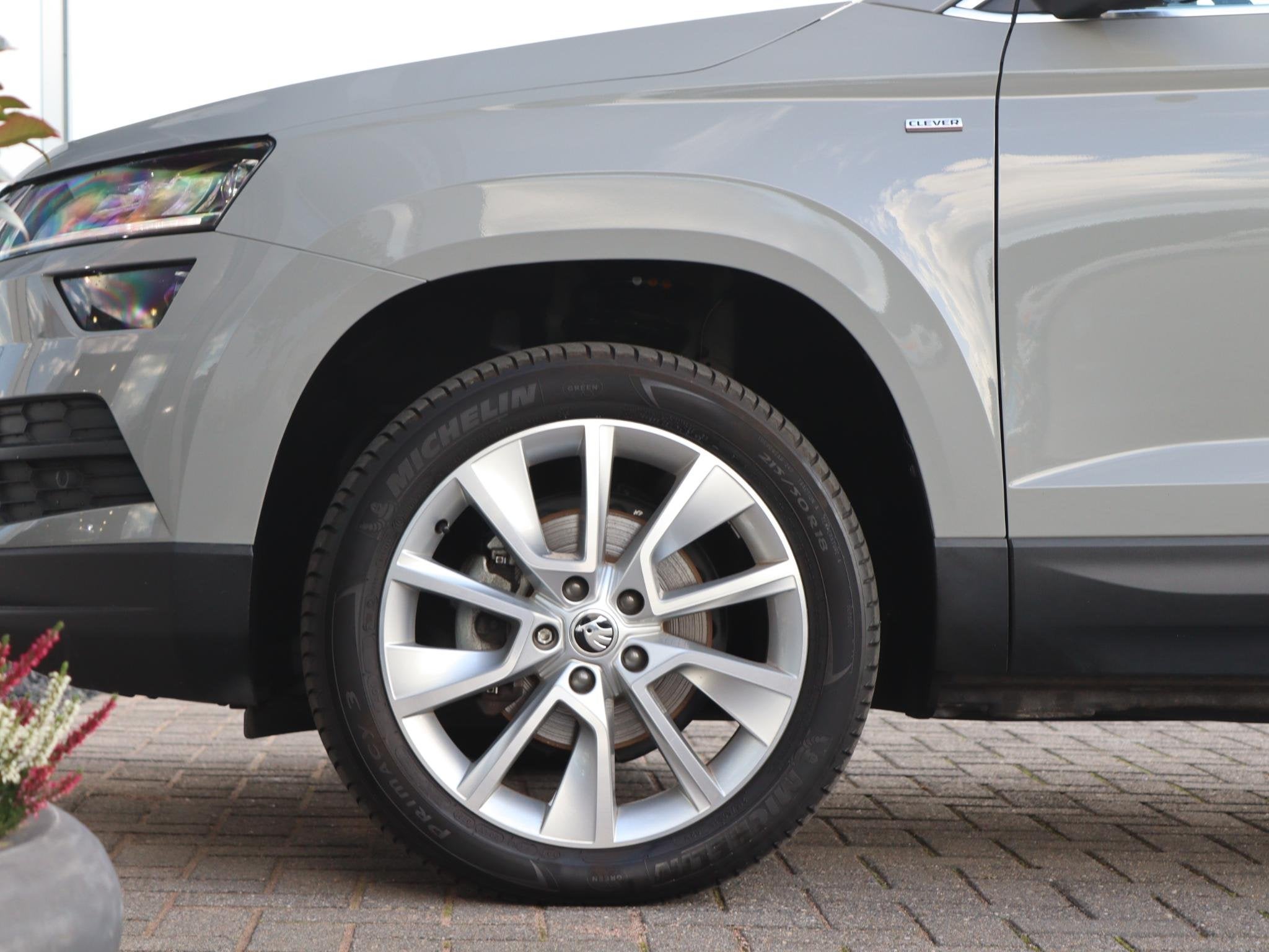 Skoda Karoq 1.0 TSI 110 pk Clever | Navigatie | SmartLink |, Auto's, Voorwielaandrijving, Stof, Gebruikt, Karoq