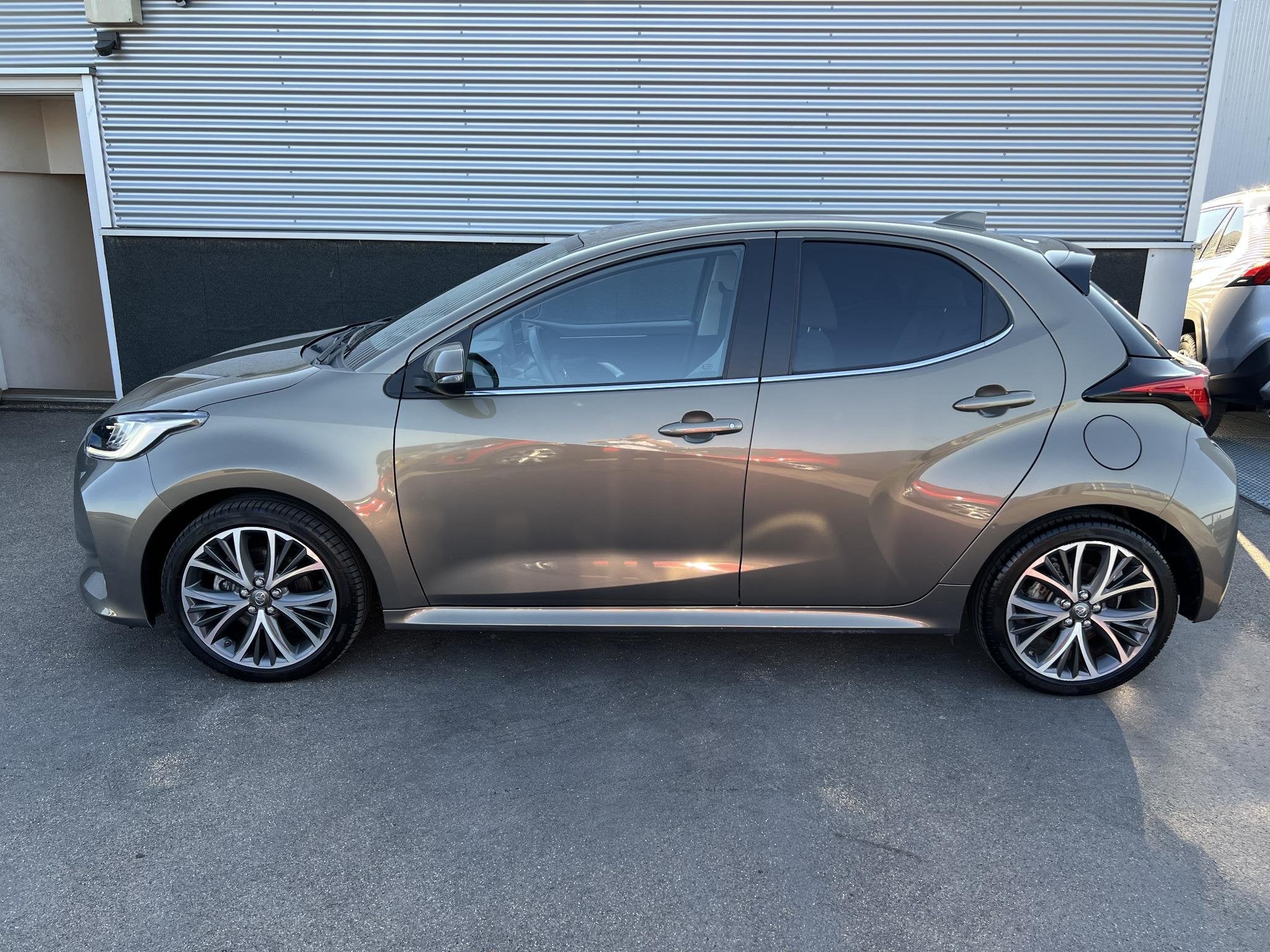 Toyota Yaris 1.5 Hybrid Executive Edition Stoelverwarming, H, Auto's, Dealer onderhouden, 450 kg, Gebruikt, Euro 6