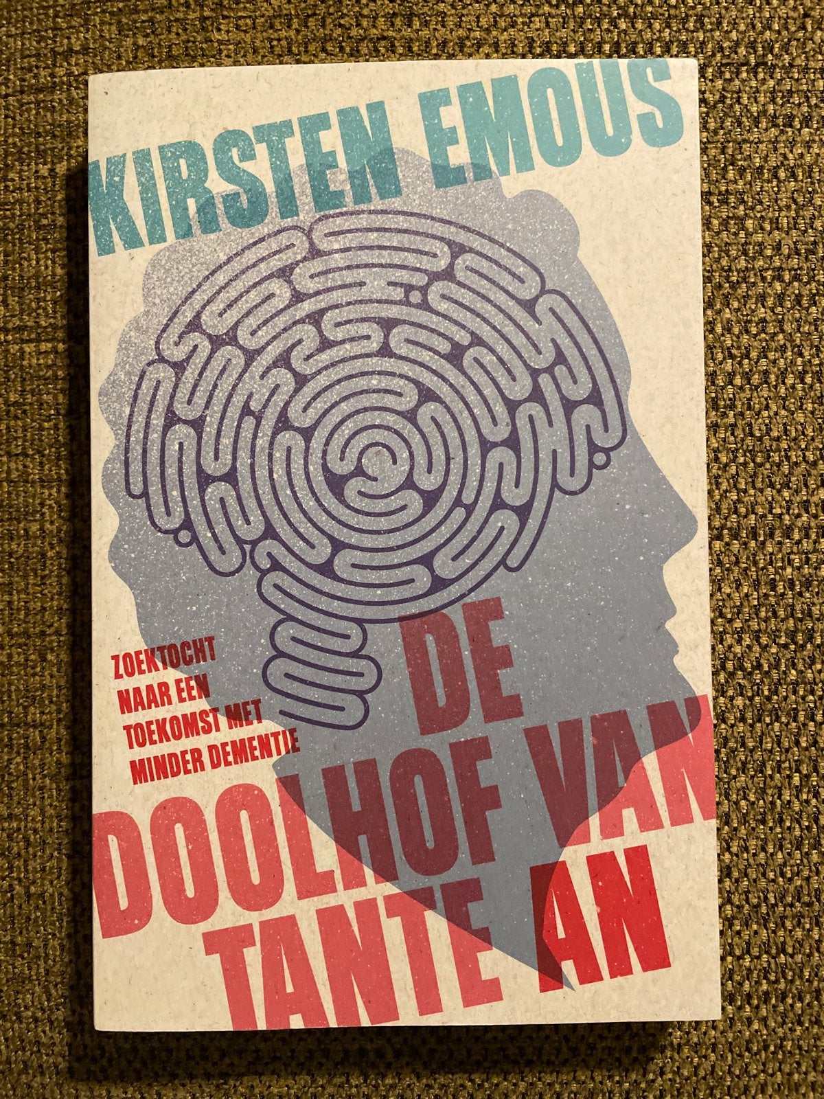 Kirsten Emous - De doolhof van tante An, Ophalen of Verzenden, Zo goed als nieuw, Kirsten Emous
