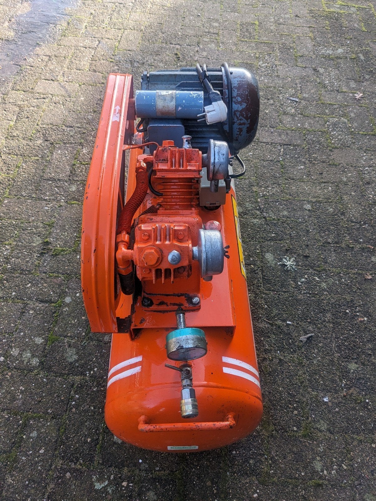Compressor 2 pk 220 volt zgan proffesioneel, Ophalen, Zo goed als nieuw, Elektromotor, 1800 rpm of meer