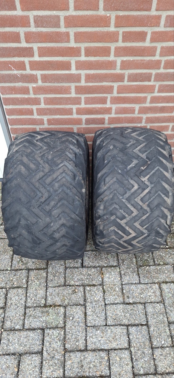 Mitas 31x15.50-15 shovel banden (2 stuks), Ophalen