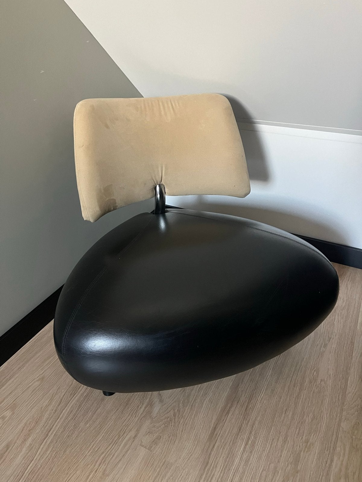 2 Leolux Pollux fauteuils - Zwart leer met beige stof, Huis en Inrichting, Ophalen, Twee, Zwart, Leer