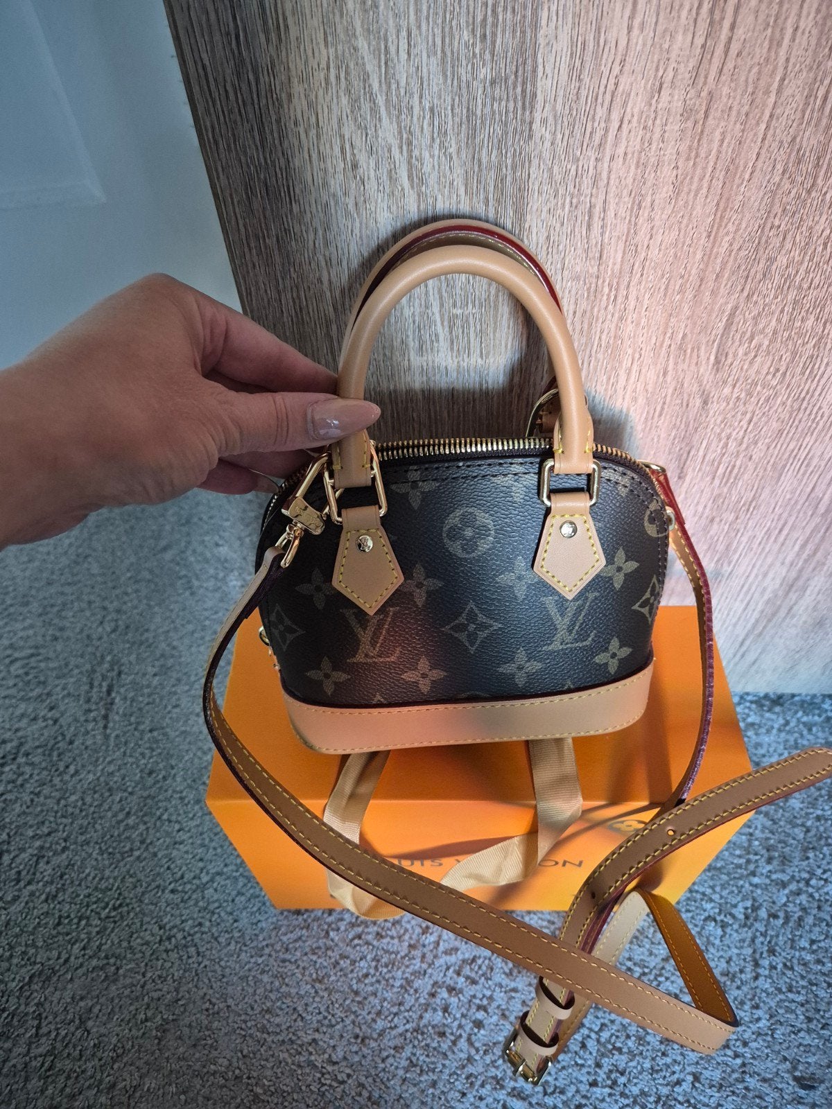 Louis Vuitton Alma BB Monogram Handtas - Zo goed als nieuw, Sieraden, Tassen en Uiterlijk, Tassen | Damestassen, Ophalen of Verzenden