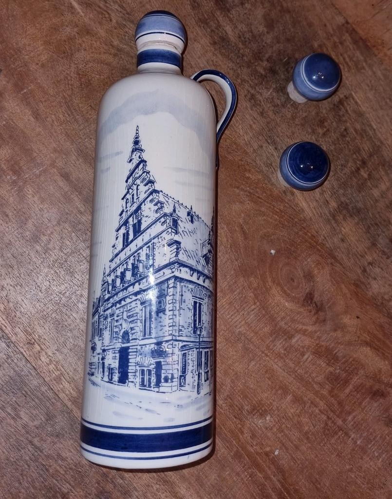 Delfts blauwe fles met gebouw en bloemen., Ophalen of Verzenden, Nieuw