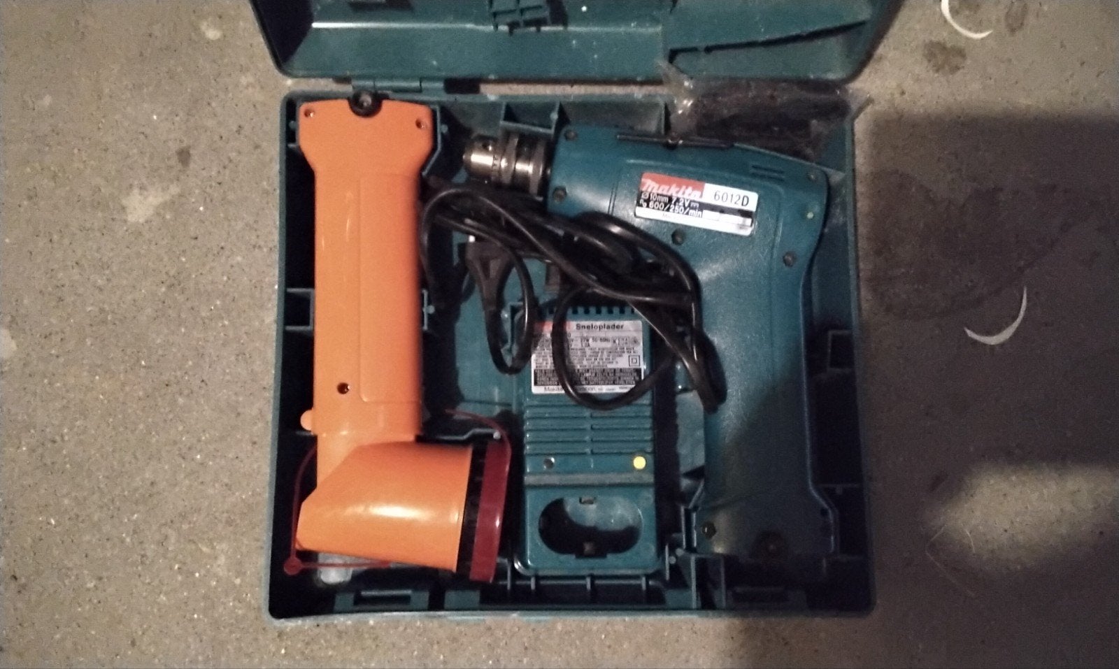 Makita Boor-/Schroefmachine met 2 Accu's, Ophalen of Verzenden, Gebruikt, Boor- en Schroefmachine