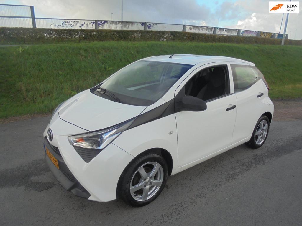 Toyota Aygo Toyota ayco 1.0 benzine 5 deurs 48.000km eerste, Auto's, Voorwielaandrijving, Gebruikt, Euro 6, 4 stoelen
