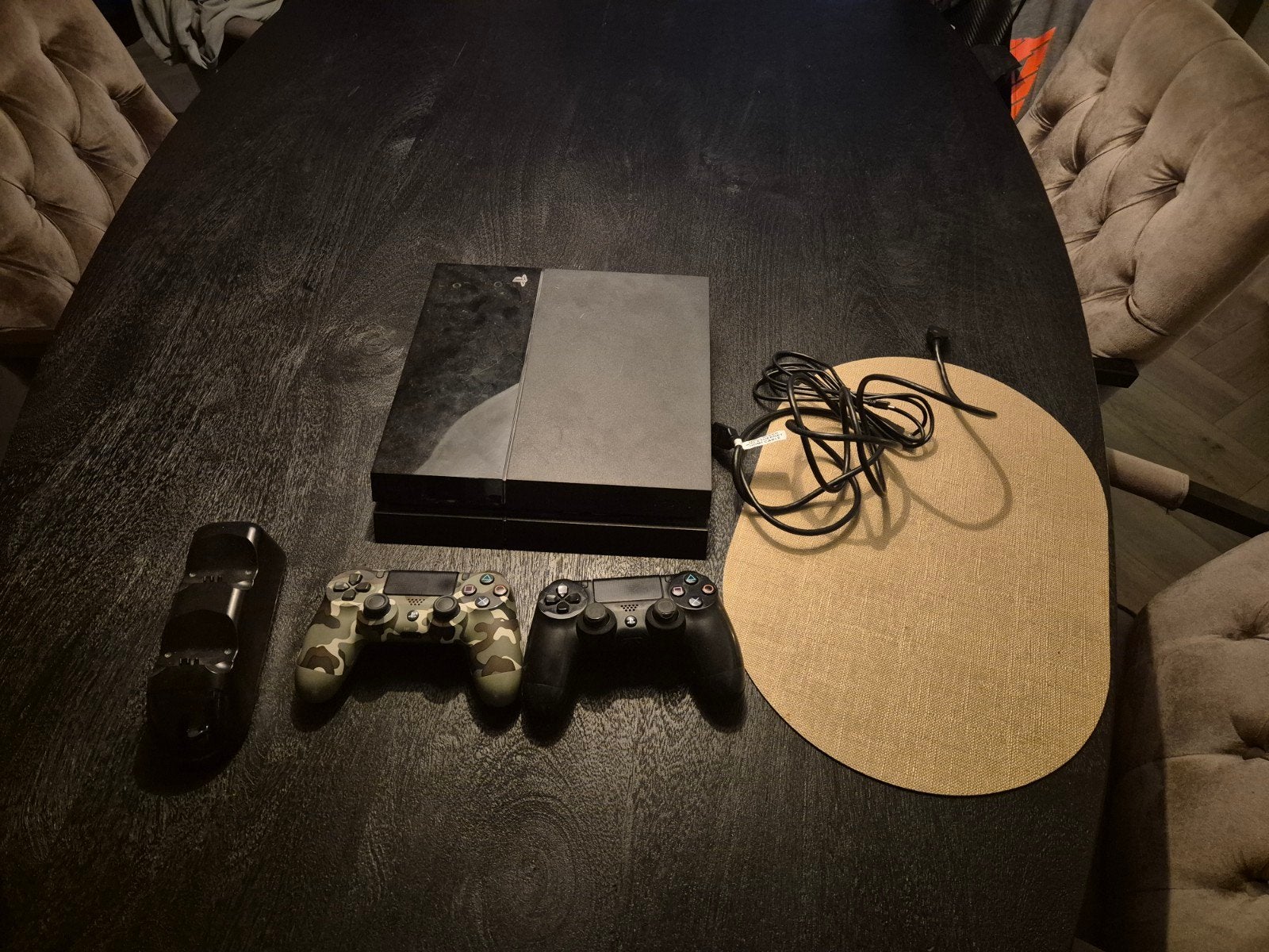 playstation 4 met 2 controllers en docking station, Spelcomputers en Games, 2 spelers, Ophalen of Verzenden, Zo goed als nieuw
