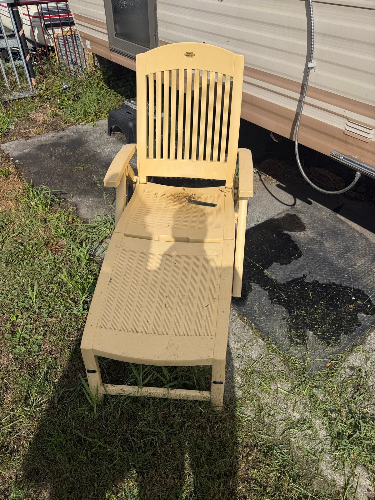 Comfortabele ligbedden met kussens en bijzettafel, Tuin en Terras, Ophalen, Gebruikt, Kunststof, Verstelbaar