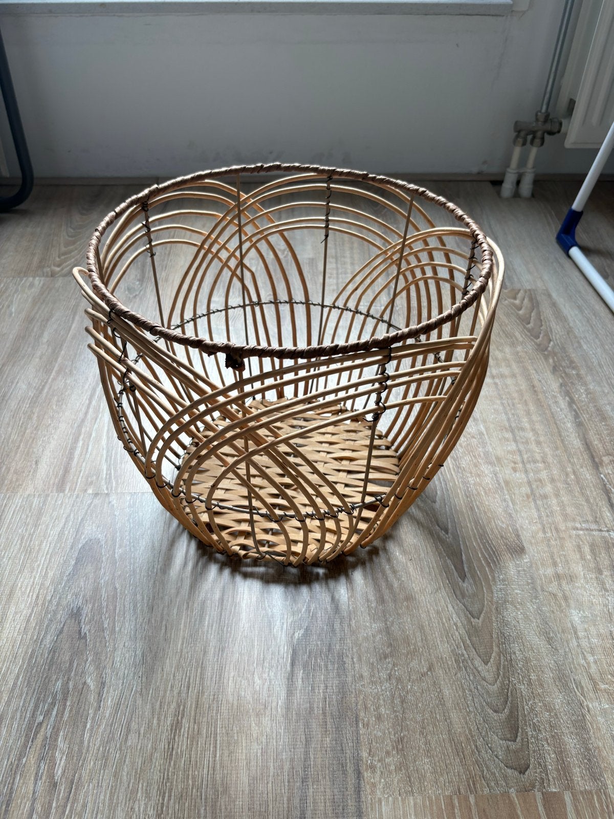 Rieten mand/bak voor plant of decoratie, Gebruikt, Gevlochten, Mand, Rond