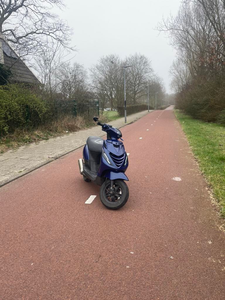Zip 4t 50cc, Fietsen en Brommers, Scooters | Piaggio, Zo goed als nieuw, Zip, Maximaal 45 km/u, Benzine, Ophalen