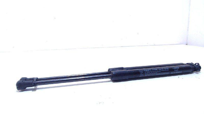 Gasdrukveerset voor Fiat 500L, Onderdelen@venauto.nl, Van der Ven Autorecycling B.V., Gebruikt, Ettenseweg 76, 4706 PB Roosendaal, The Netherlands