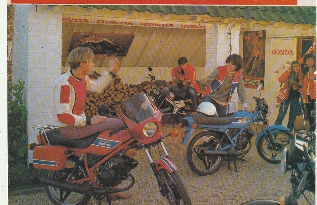 Retro reclame 1982 Honda brommer MB50 MT50 gesprek, Verzenden, Overige typen
