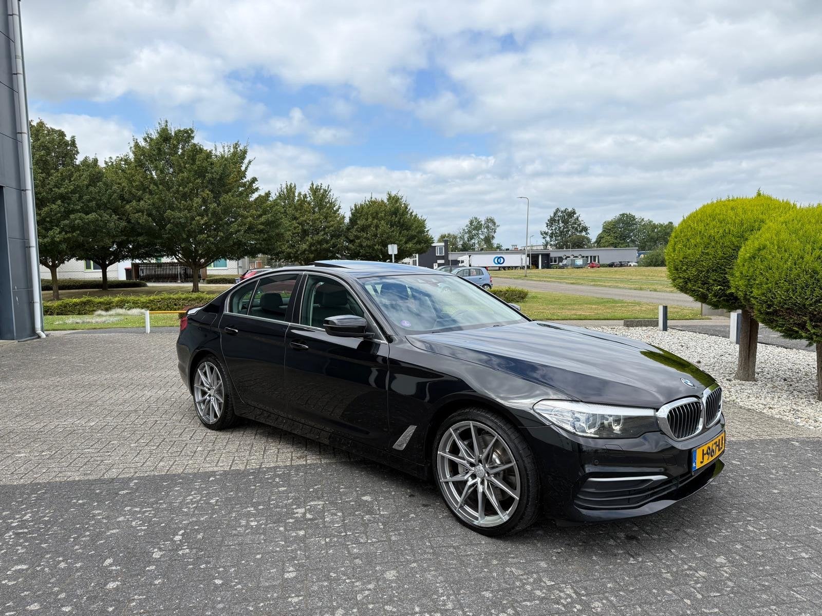BMW 5-serie 530i xDrive Executive 2017, Auto's, BMW, Automaat, 1998 cc, Automatische klimaatregeling, Gebruikt