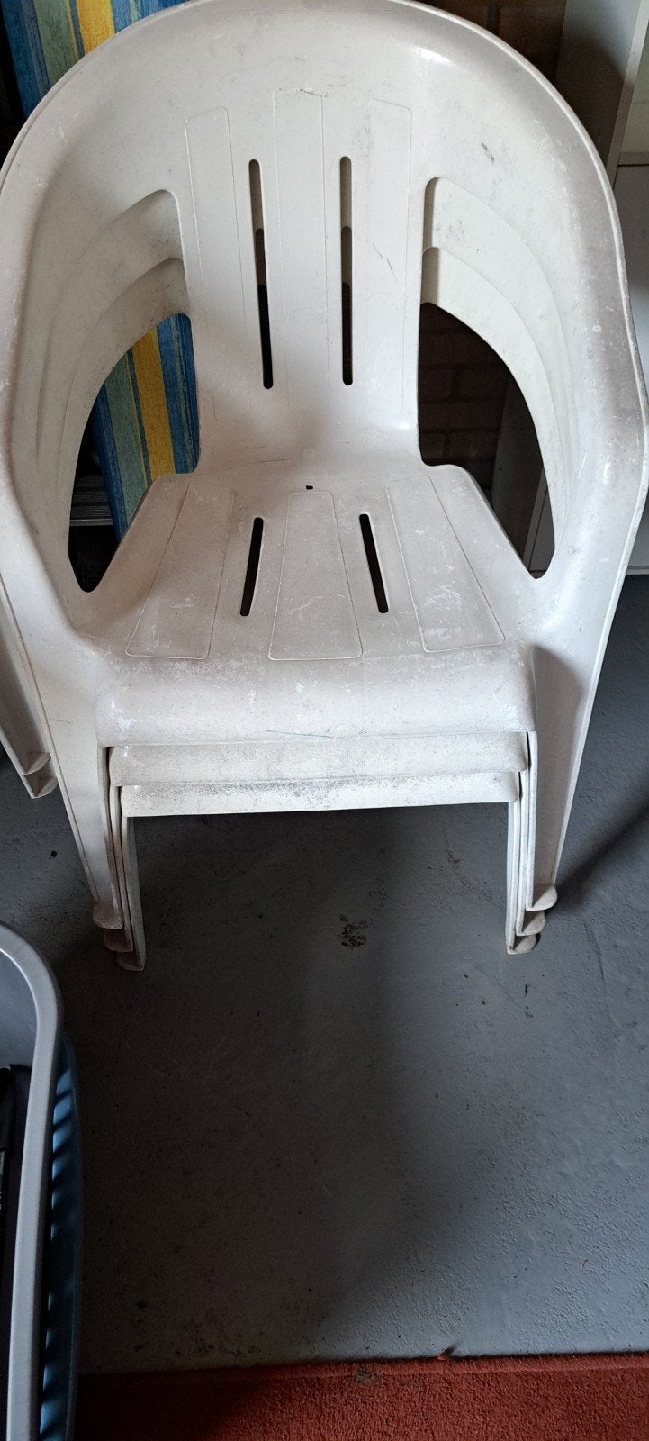 4 stapelstoelen voor op de bouw..., Ophalen