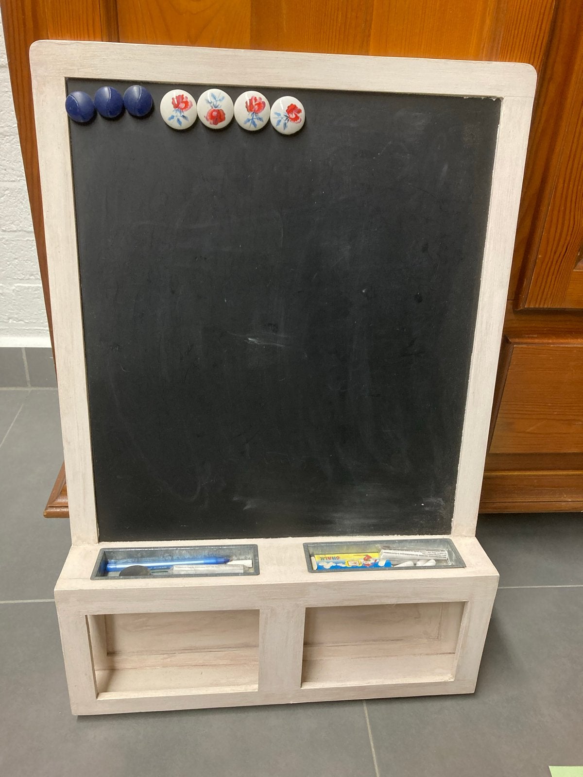 Memobord: Krijt- en Magneetbord met Opbergruimte, Ophalen, Gebruikt, Magneetbord
