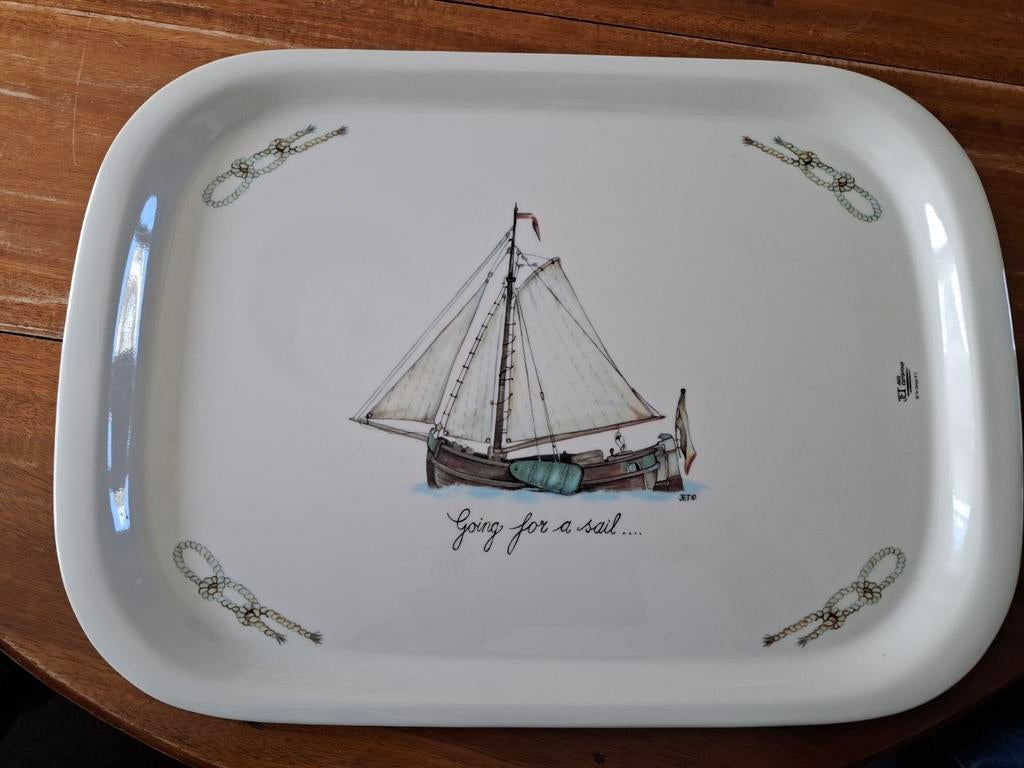 Dienblad Jet met zeilboot design - 'Going for a sail', Huis en Inrichting, Ophalen of Verzenden, Zo goed als nieuw, Rechthoekig