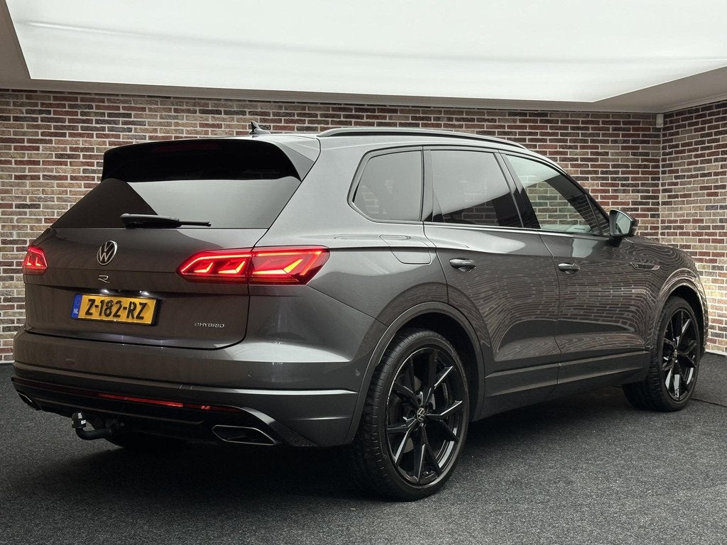 Volkswagen Touareg R 3.0 TSi 4MOTION | Puglia| Dak| Massage|, Auto's, Automaat, Gebruikt, 2995 cc, 462 pk