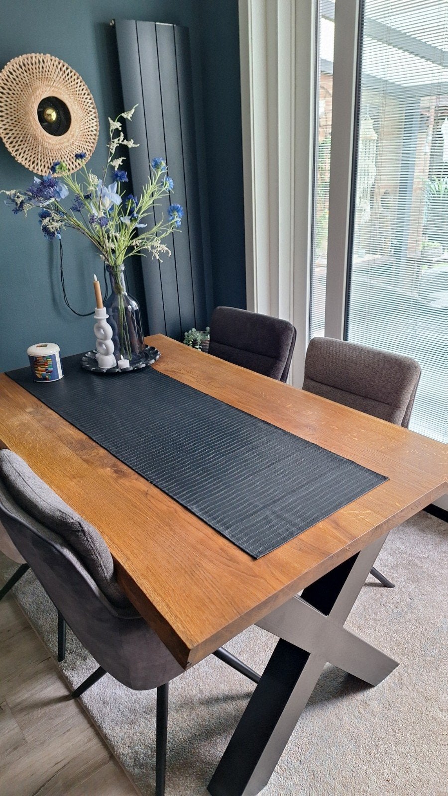Eikenhouten boomstam eettafel met metalen X-poten, Huis en Inrichting, Tafels | Eettafels, Ophalen, 50 tot 100 cm, Zo goed als nieuw