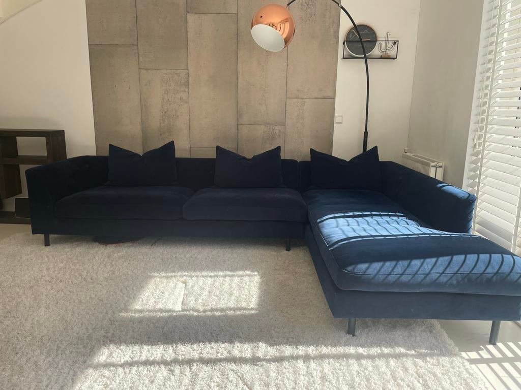 Donkerblauwe velvet hoekbank – ruim en comfortabel, Huis en Inrichting, Banken | Bankstellen, Ophalen, 250 tot 300 cm, 100 tot 125 cm