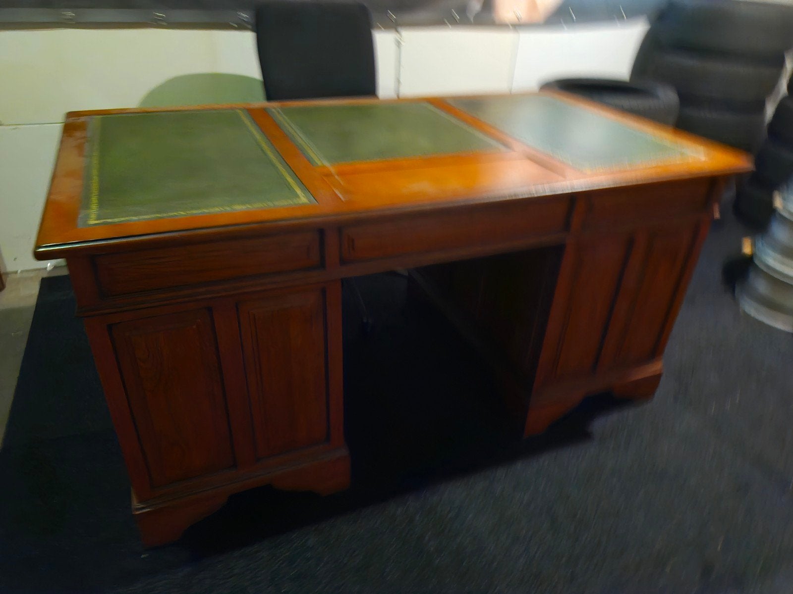 mooi klassiek houten notaris bureau met lederen inleg., Ophalen, Gebruikt