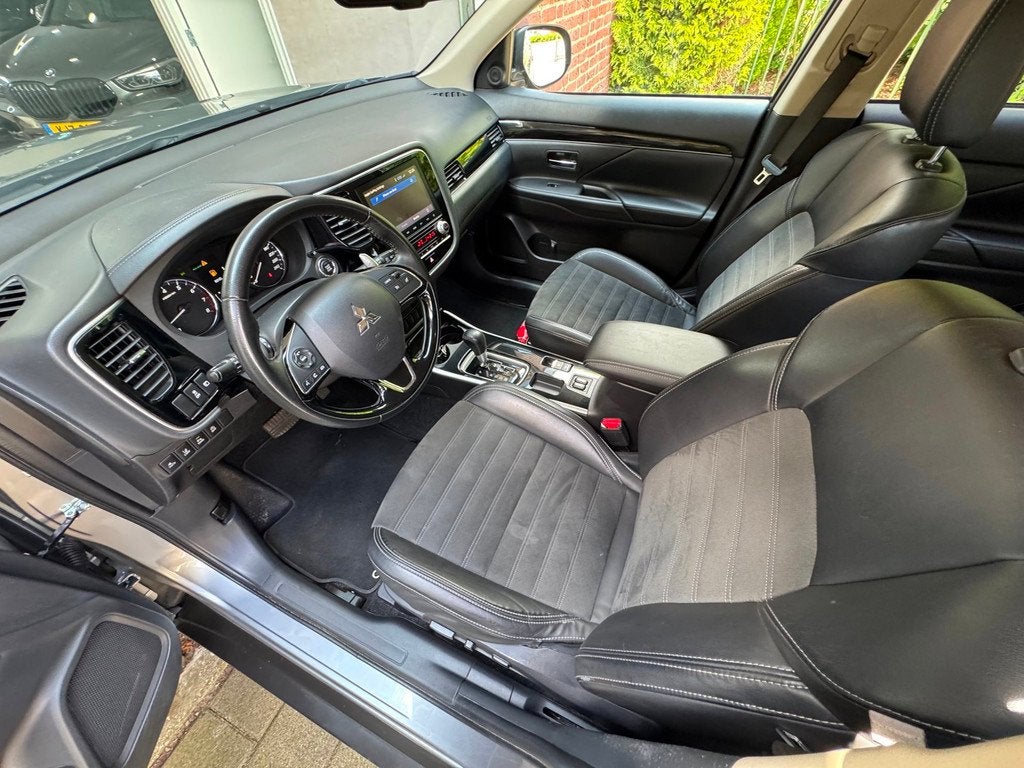 Mitsubishi Outlander 2.0 2WD Limited+|7P|Leer|Trekhaak|Carpl, Auto's, Mitsubishi, 1998 cc, 4 cilinders, 150 pk, 7 stoelen