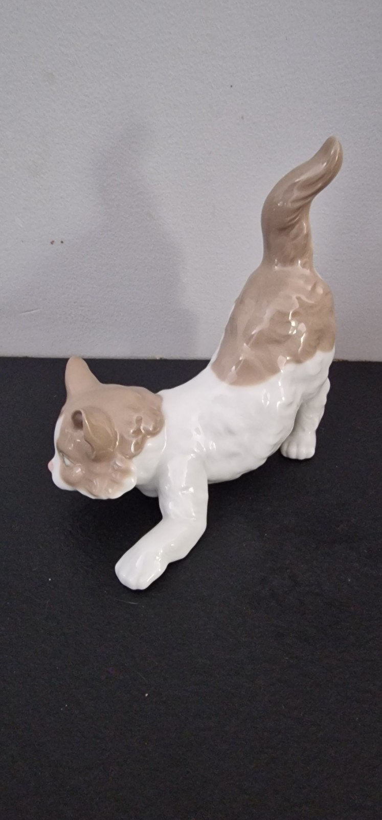 Lladro Porseleinen Kat Beeldje - Speelse Kat, Ophalen of Verzenden