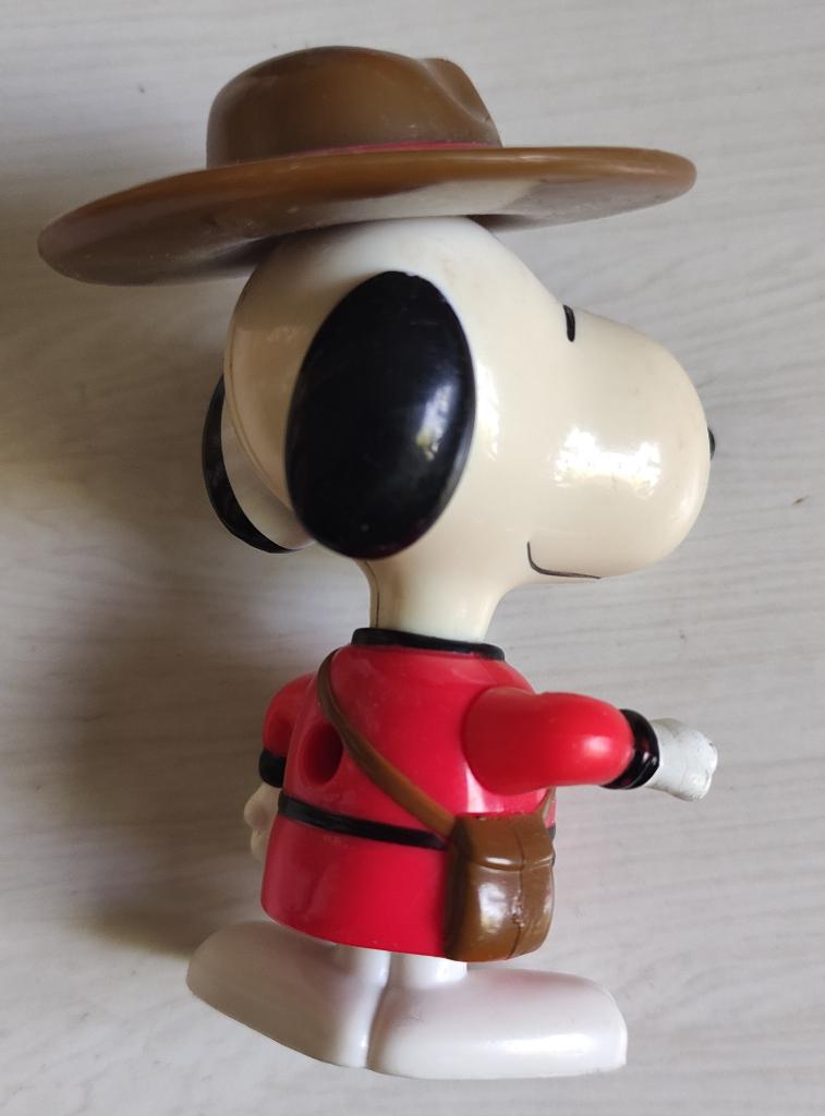 peanuts padvinder Canada Snoopy mc Donalds 1999, Ophalen of Verzenden, Snoopy, Zo goed als nieuw, Beeldje of Figuurtje