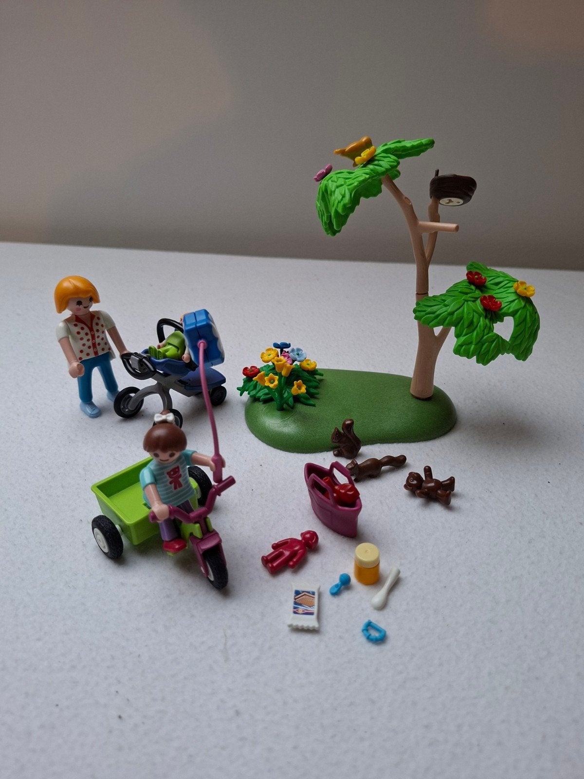 PLAYMOBIL Familie Uitje met Kinderwagen en Driewieler, Ophalen of Verzenden, Jongen of Meisje