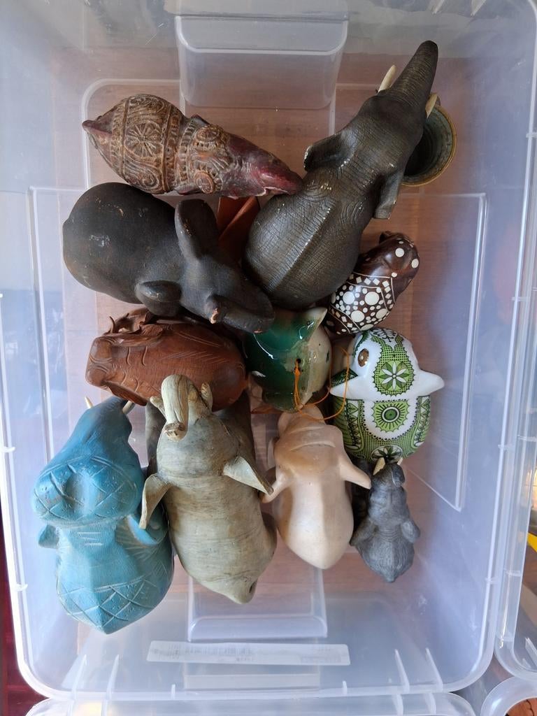 Verzameling olifanten zeer divers verschillende materialen., Ophalen