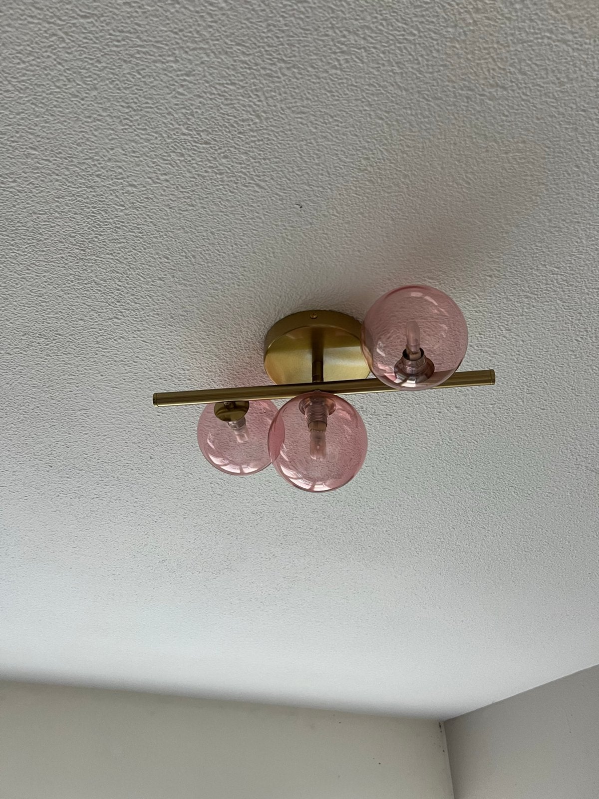 Plafondlamp met Roze Glazen Bollen (2x), Huis en Inrichting, Ophalen, Roze, Inclusief lichtbron, Modern