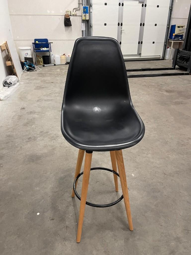 barkruk zwart, wit, Huis en Inrichting, Barkrukken, 60 tot 90 cm, Ophalen of Verzenden, Zo goed als nieuw, 1 kruk