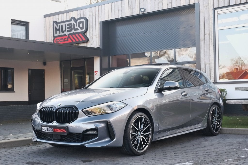 BMW 1-serie 118i M-Sport, Pano, HUD, Kuipstoelen, HK Muziek,, 136 pk, Gebruikt, Leder en Stof, Origineel Nederlands