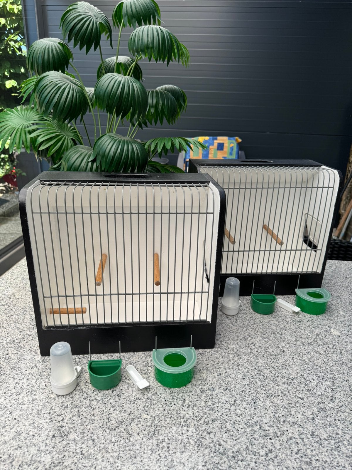 Te koop: 2 stuks samen z.g.a.n vogelkooitjes., Ophalen, Zo goed als nieuw, Hout, Vogelkooi