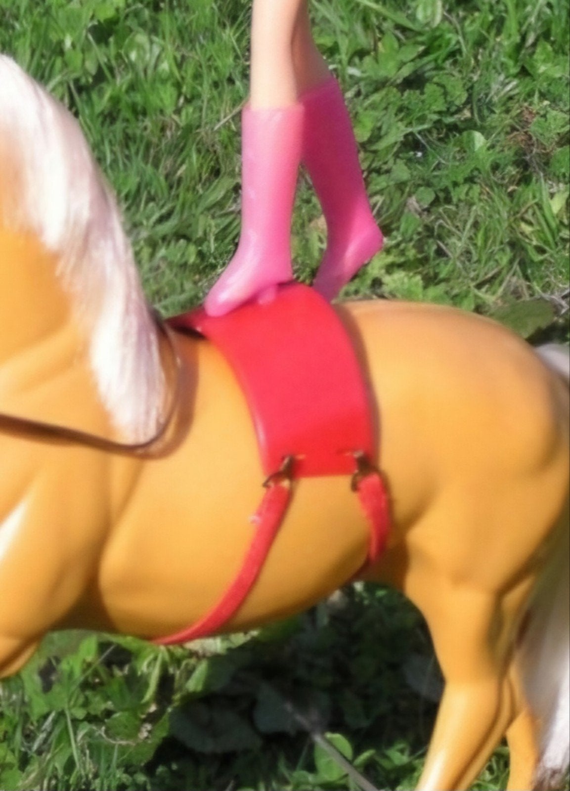 GEZOCHT; dit zadel van Archie voor Daisy  en SPOT, Verzamelen, Poppen, Ophalen of Verzenden, Gebruikt