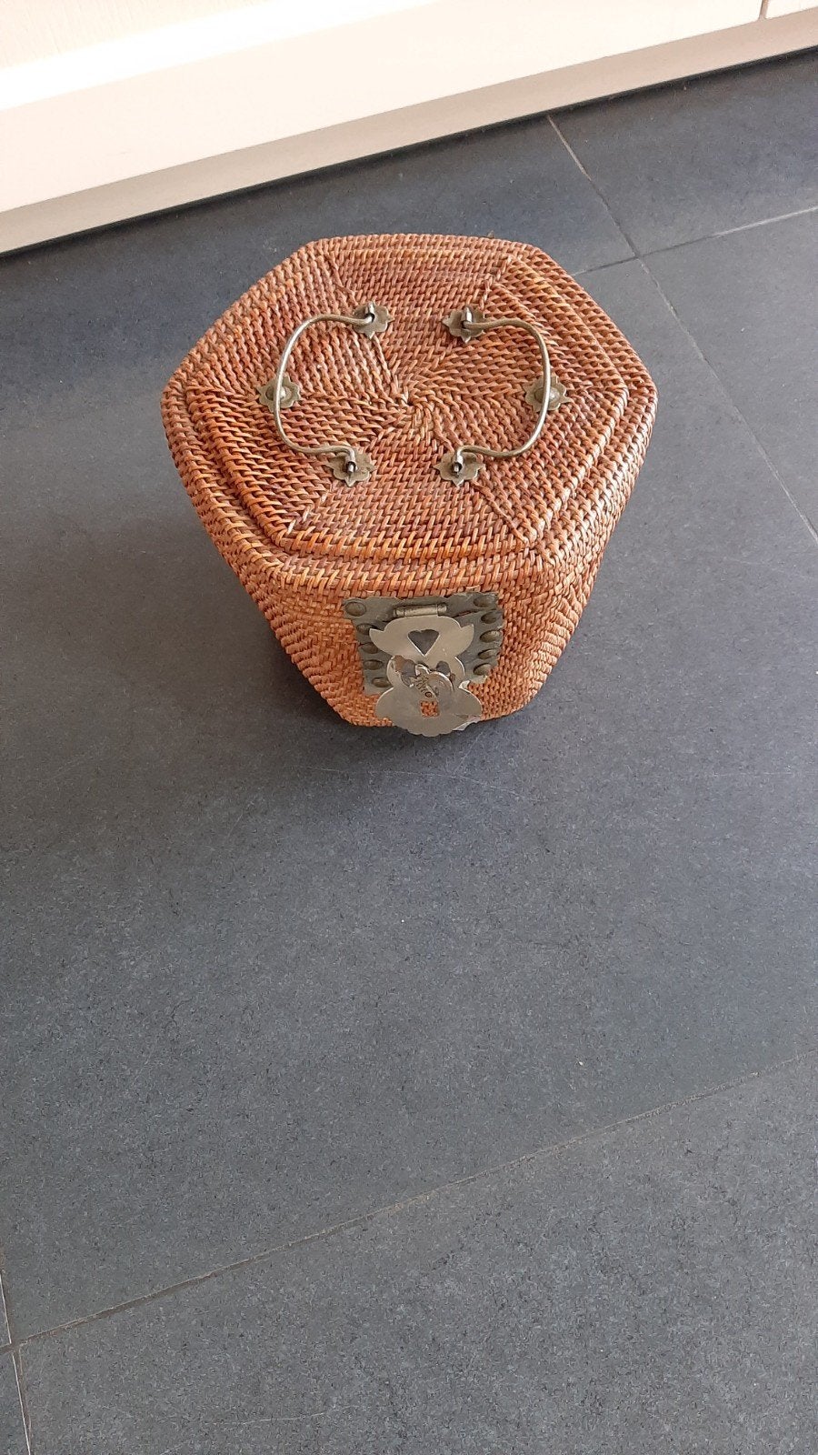 birma rieten mand met theepotje en 2 mokjes, Overige materialen, Rond, Ophalen of Verzenden, Minder dan 40 cm